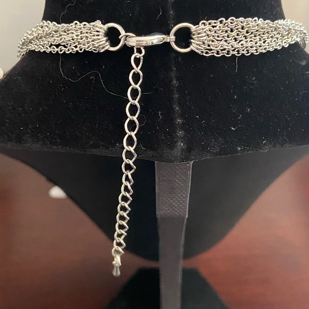 Exploding flower necklace - Picture 3 of 5